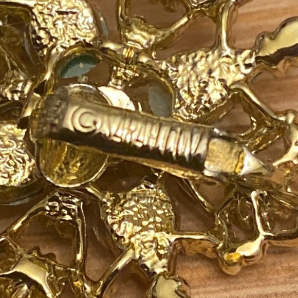 Sarah Coventry Vintage Gold tone Multicolored Faux Opal Galaxy Clip On Earrings. - Picture 3 of 3